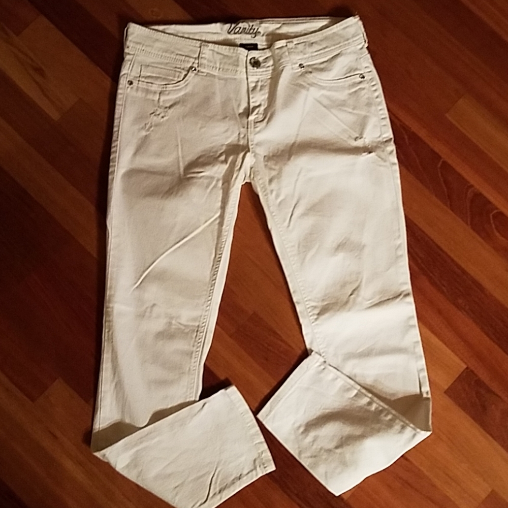 Super cute white Vanity pants